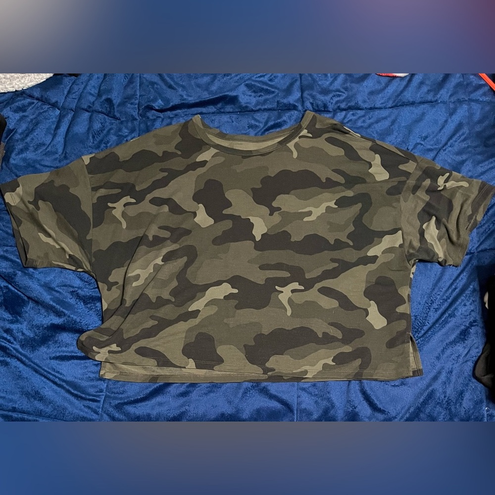 Old Navy Active Camo Crop Top